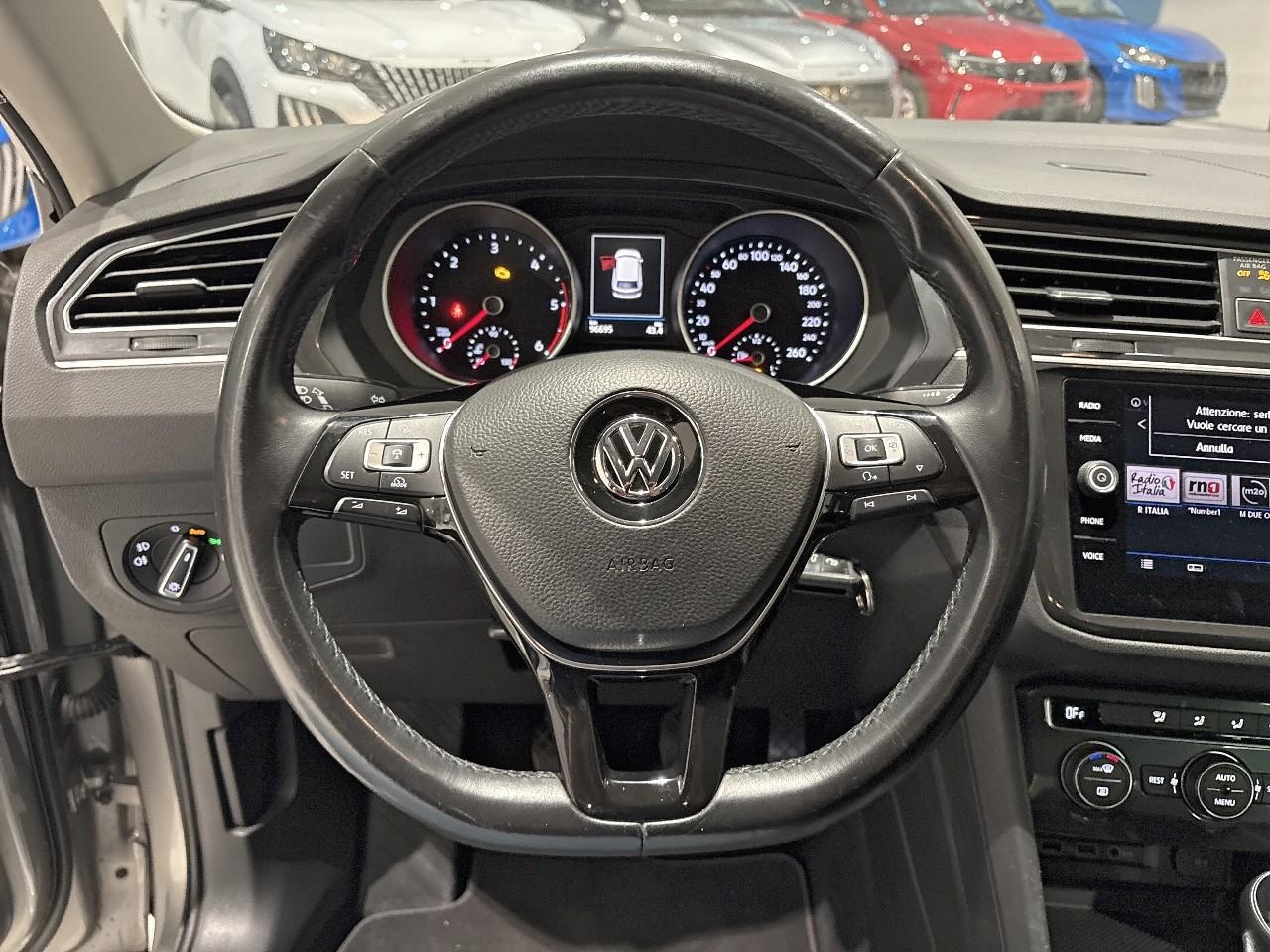 Volkswagen Volkswagen Tiguan usata, con 8,0 display multifunzionale touch screen e 1