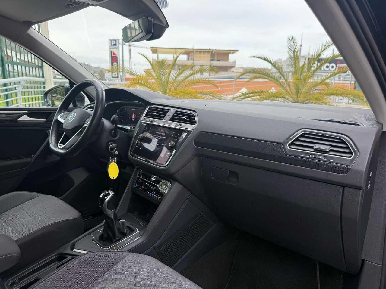 Volkswagen Volkswagen Tiguan usata, con bracciolo centrale posteriore con 2 portabicchieri