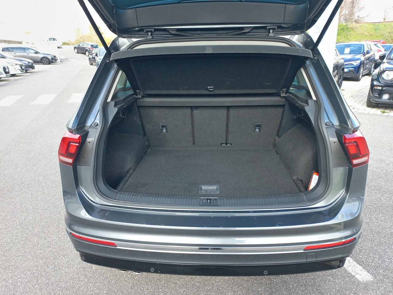 Volkswagen Volkswagen Tiguan usata, con cinture sicurezza post. conducente con pretensionatori, cinture sicurezza post. passeggero con pretensionatori, cinture sicurezza post. centrale a 3 punti