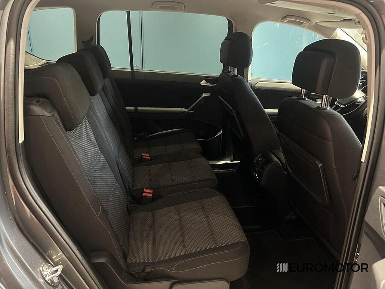 Volkswagen Volkswagen Touran usata, con bracciolo porta oggetti