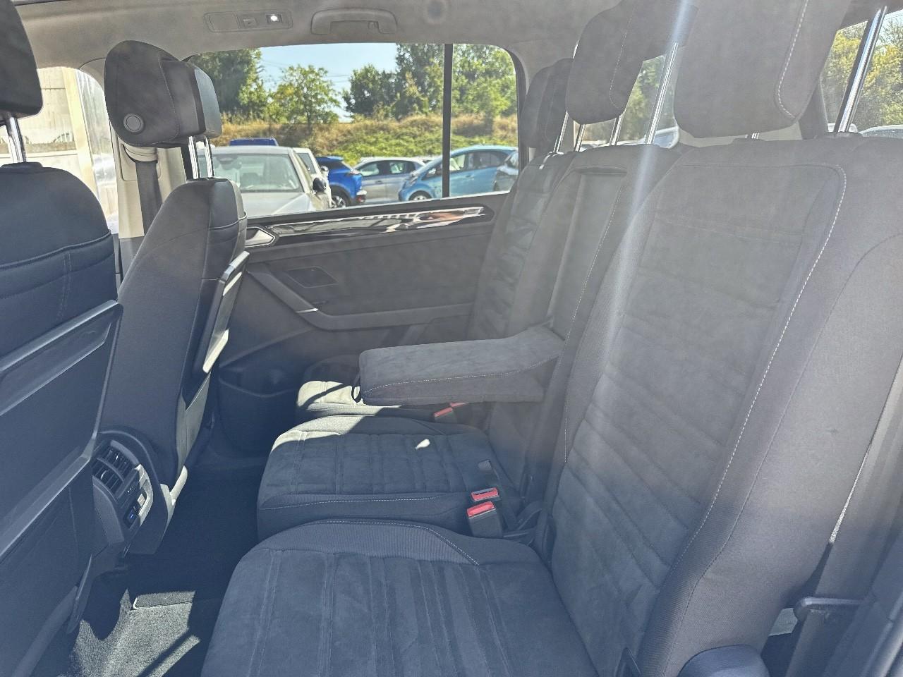 Volkswagen Volkswagen Touran usata, con 3a fila di sedili tipo individuali e a orientamento anteriore con individuali e 2 posti abbattibile nel pavimento