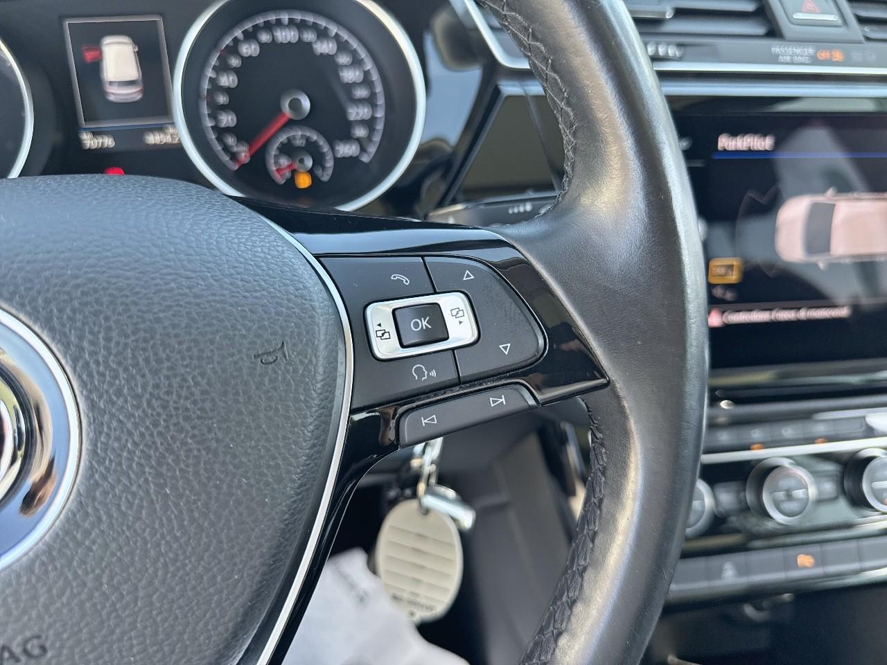 Volkswagen Volkswagen Touran usata, con airbag per le ginocchia conducente