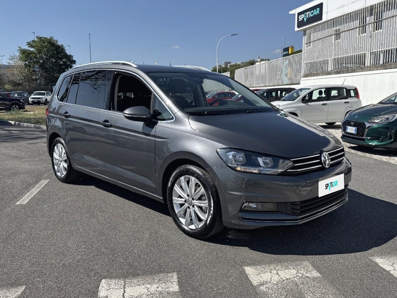 Volkswagen Volkswagen Touran usata, con bracciolo anteriore