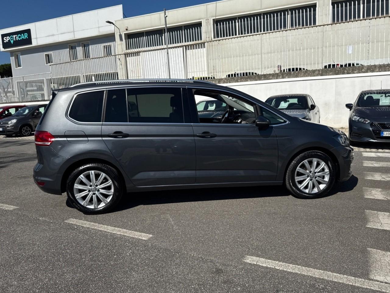 Volkswagen Volkswagen Touran usata, con bracciolo posteriore