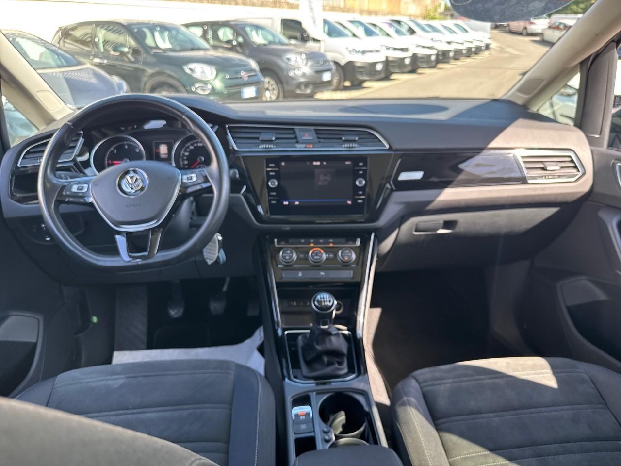 Volkswagen Volkswagen Touran usata, con climatizzatore con controlli posteriori climatizzatore a controllo automatico