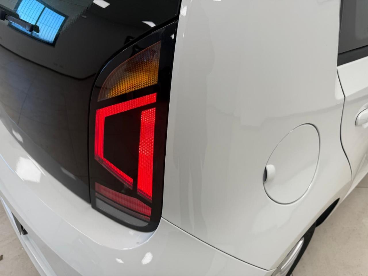 Volkswagen Volkswagen Up usata 16