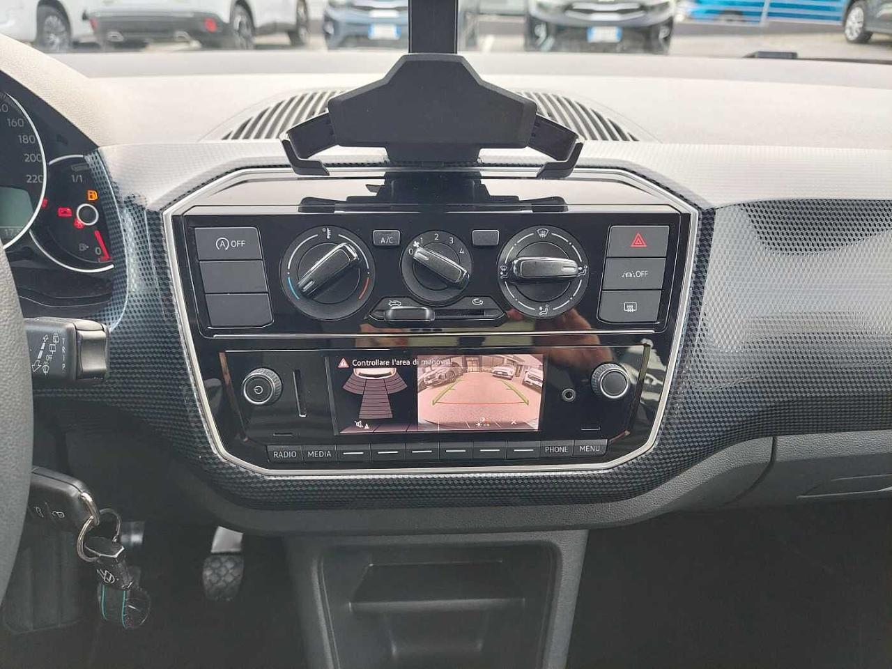Volkswagen Volkswagen Up usata, con antenna satellitare