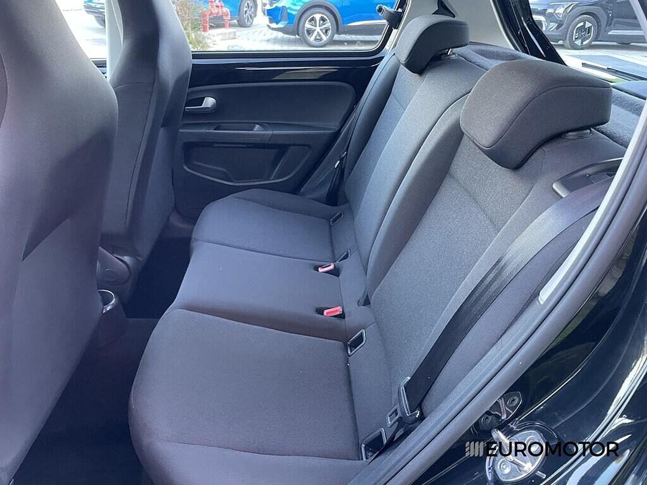 Volkswagen Volkswagen Up usata, con 3 cilindri