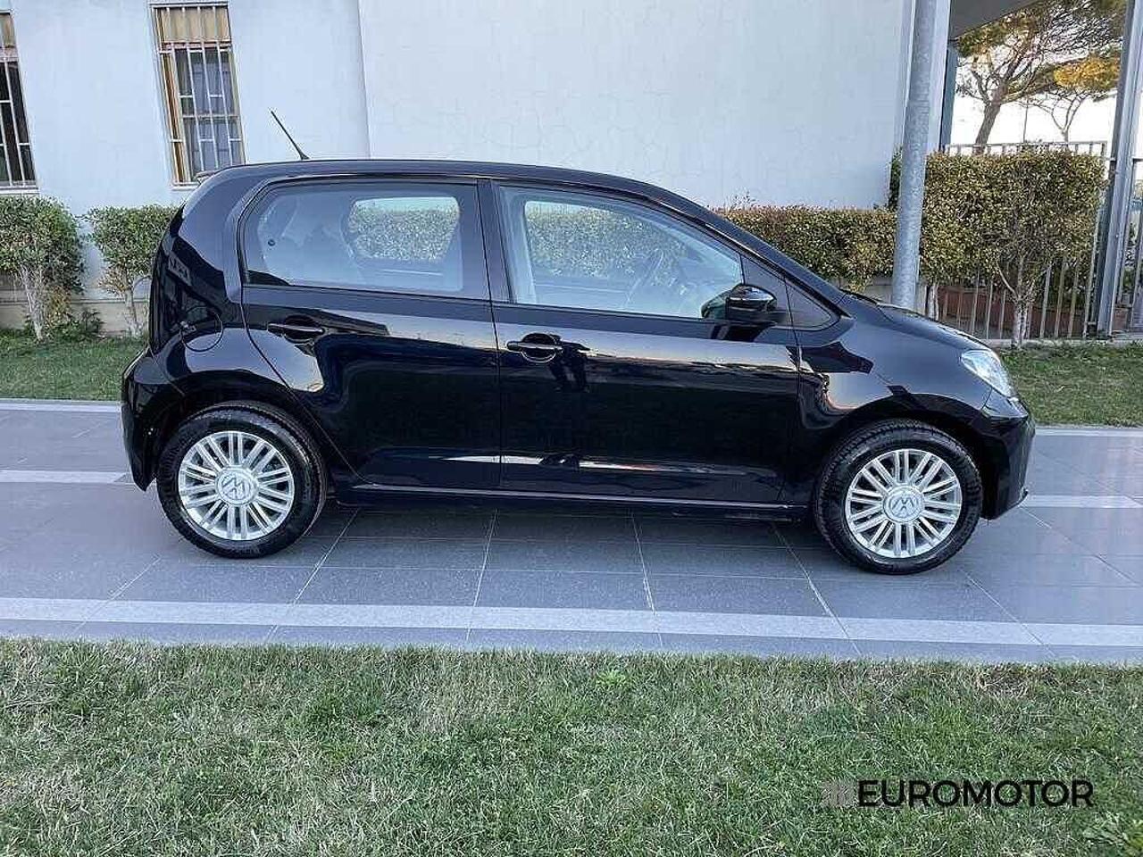 Volkswagen Volkswagen Up usata, con luci diurne a led