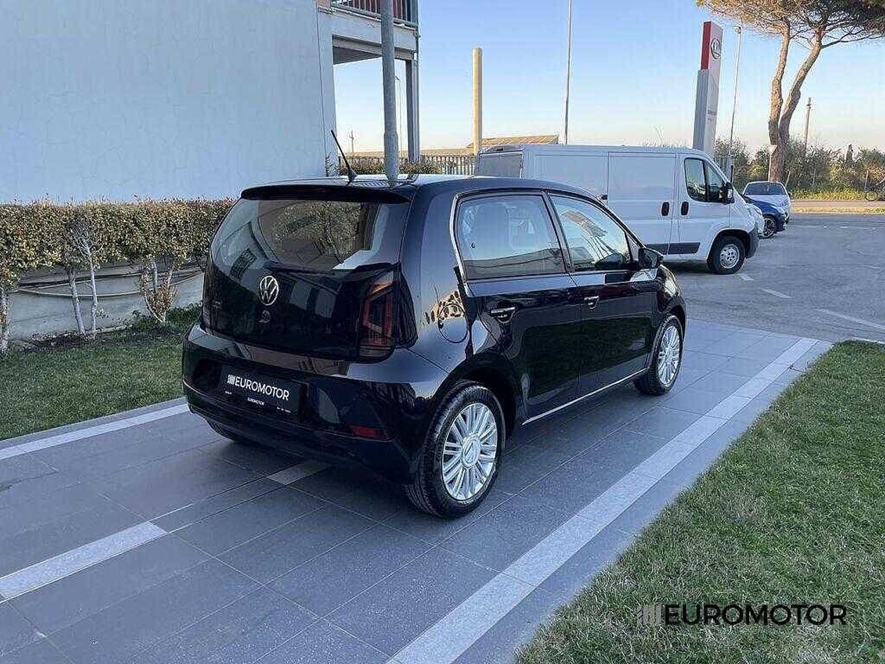 Volkswagen Volkswagen Up usata, con radio