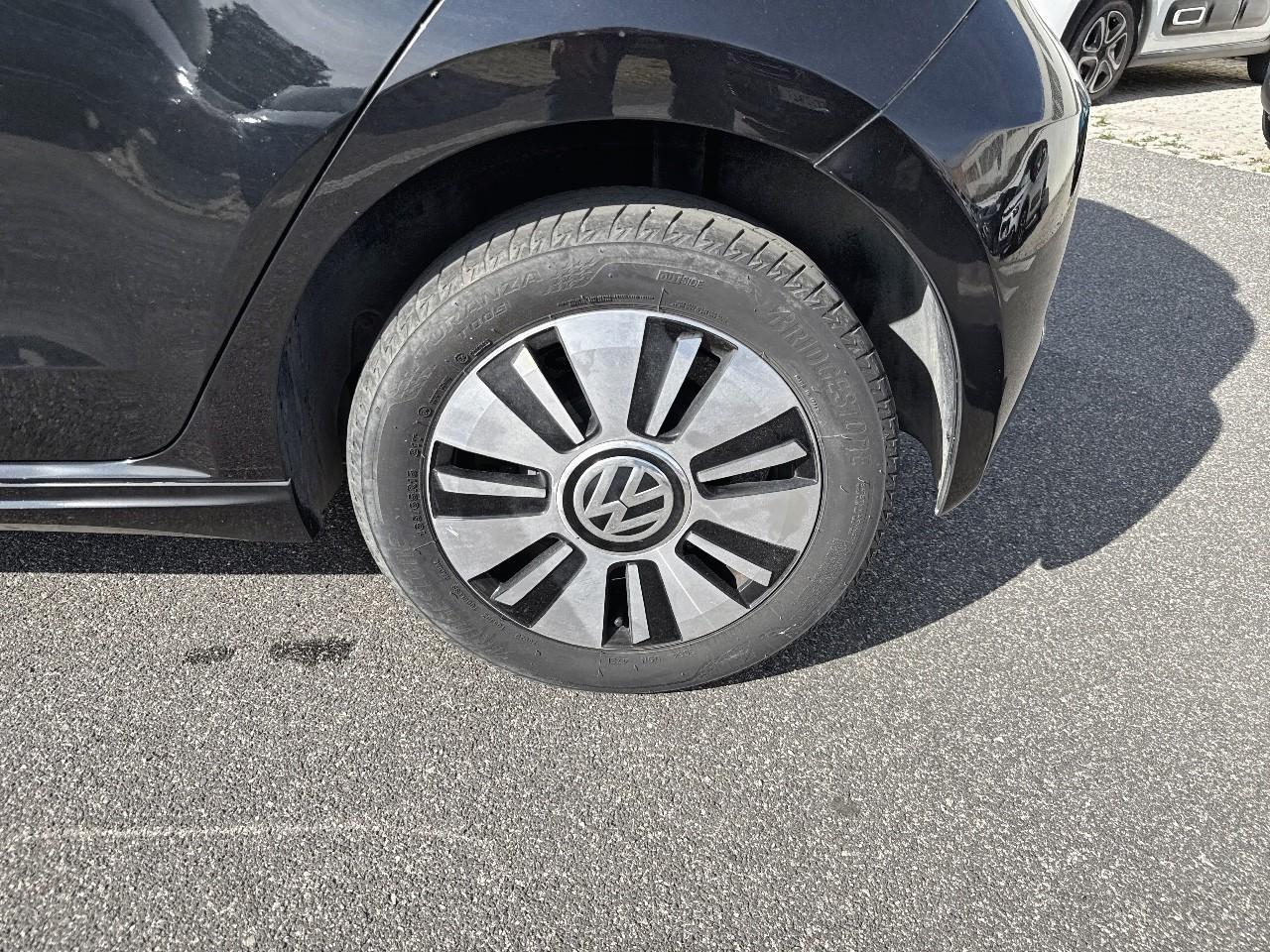 Volkswagen Volkswagen Up usata, con 2 poggiatesta sedili ant., 2 poggiatesta sedili post. , con reg. in altezza