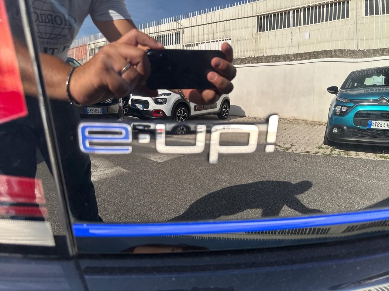 Volkswagen Volkswagen Up usata, con avviso superamento corsia