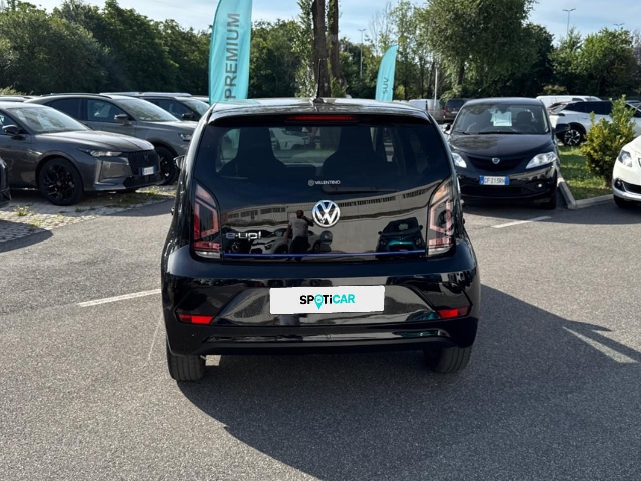 Volkswagen Volkswagen Up usata, con comandi audio al volante