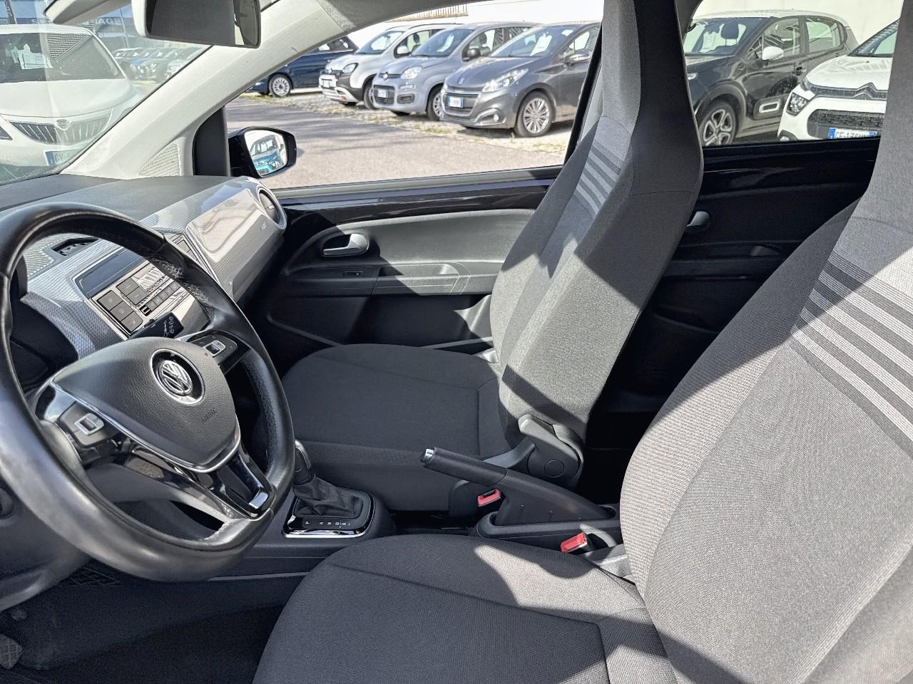 Volkswagen Volkswagen Up usata, con connessione bluetooth con musica in streaming