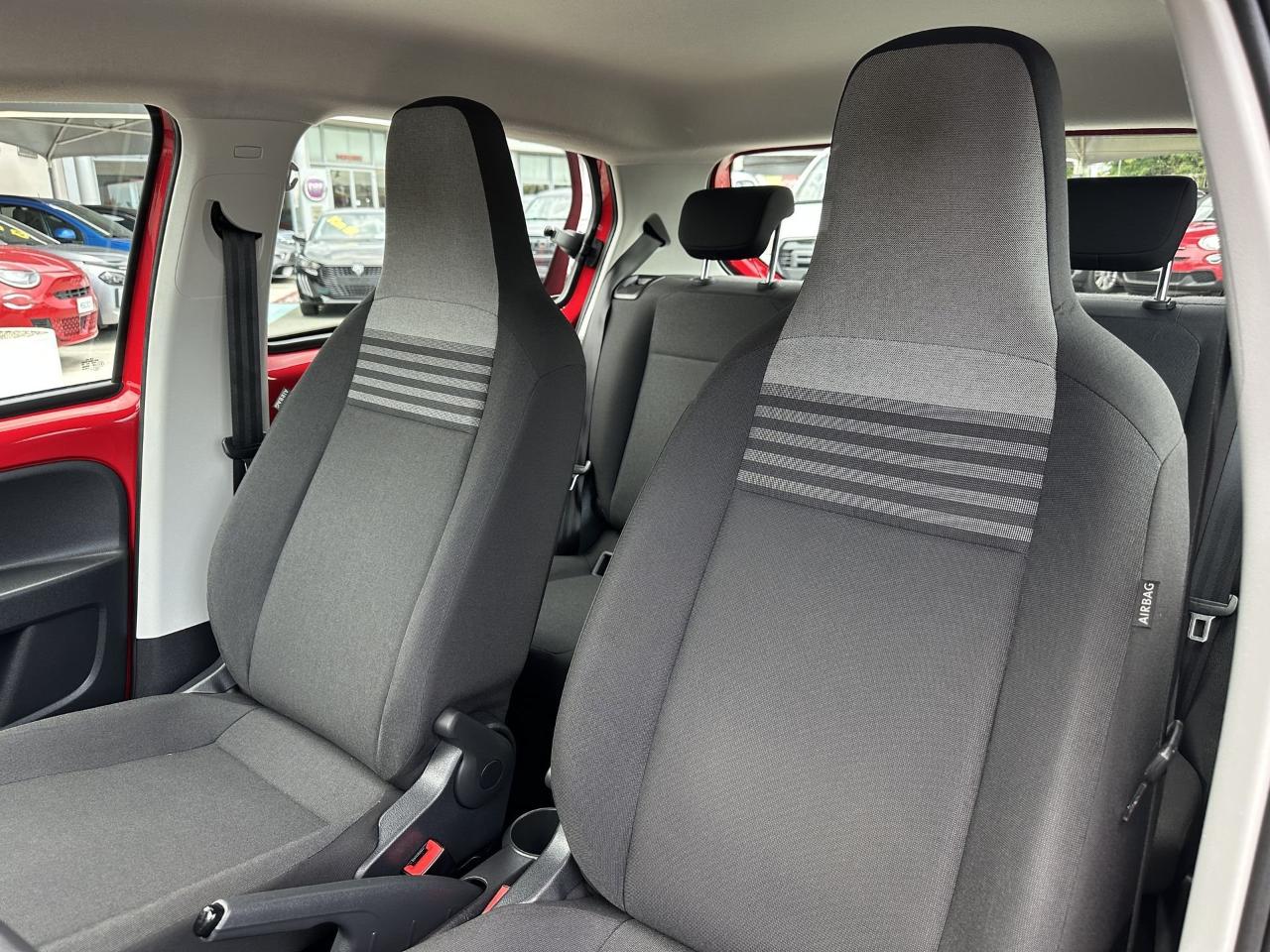 Volkswagen Volkswagen Up usata, con autoradio