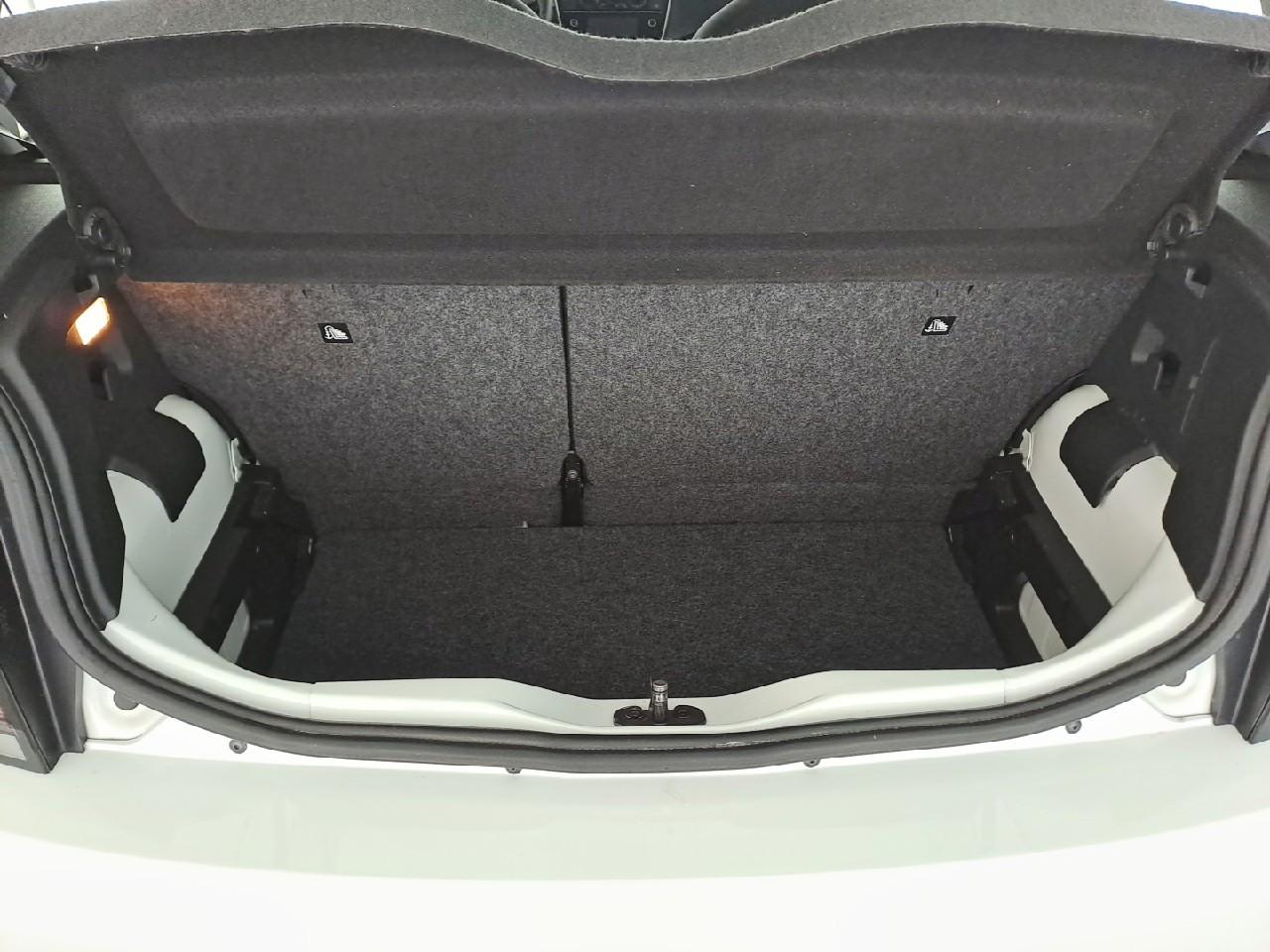 Volkswagen Volkswagen Up usata, con conness.dispositivi est.intrattenimento include ingresso aux anteriore e include porta usb anteriore