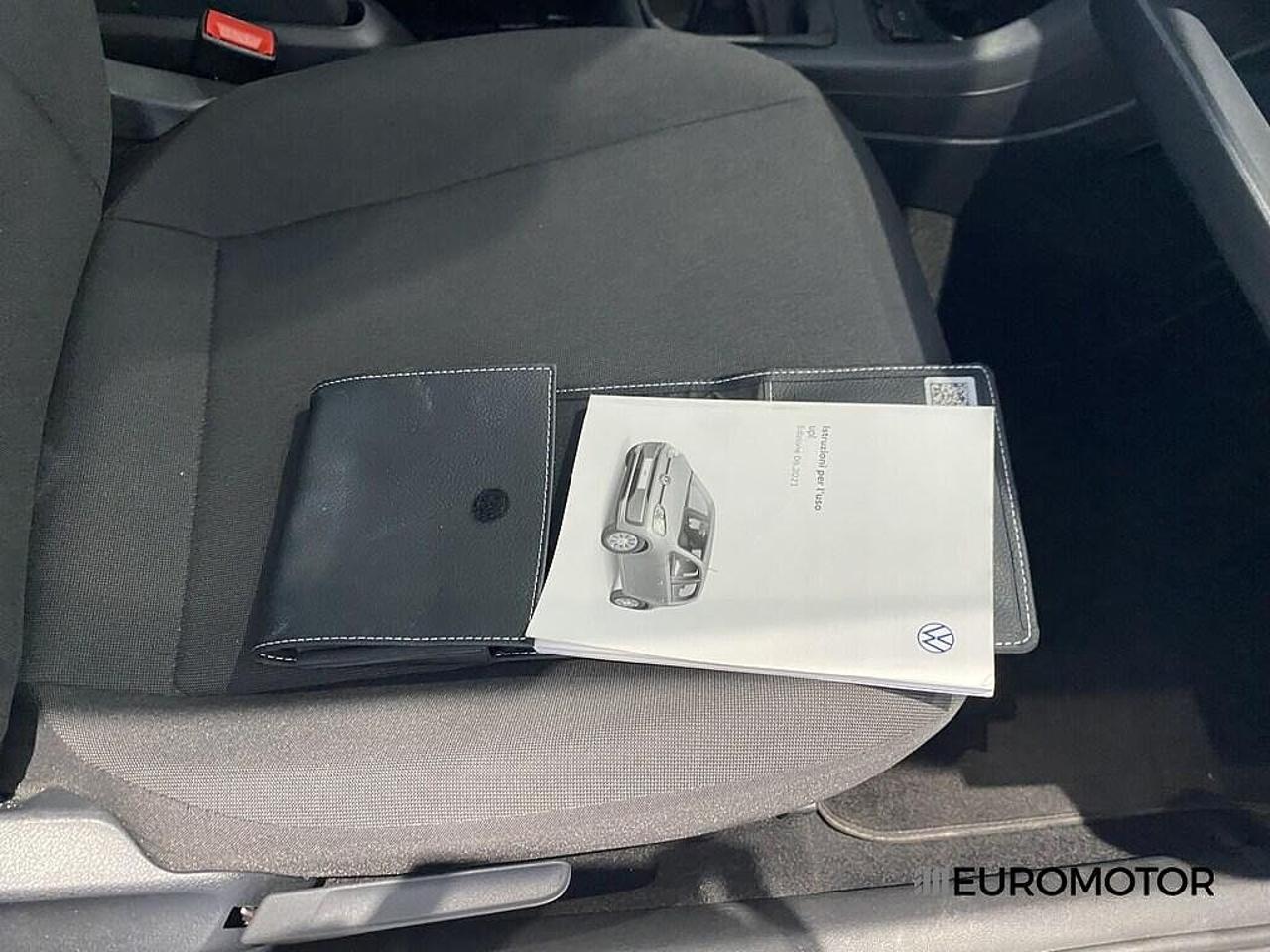 Volkswagen Volkswagen Up usata, con interno black