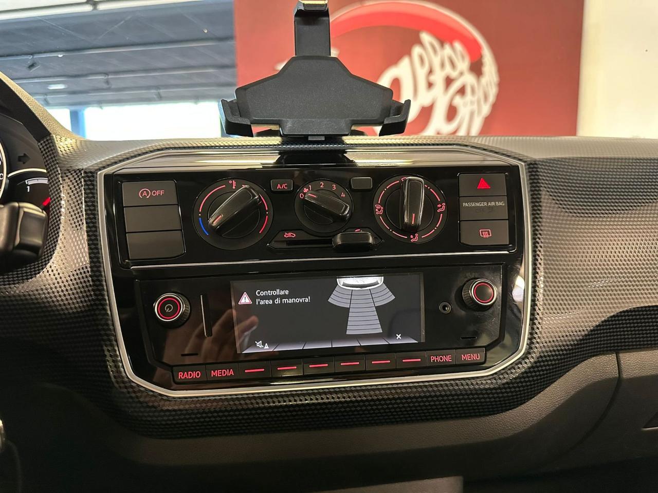 Volkswagen Volkswagen Up usata, con cerchi in lega