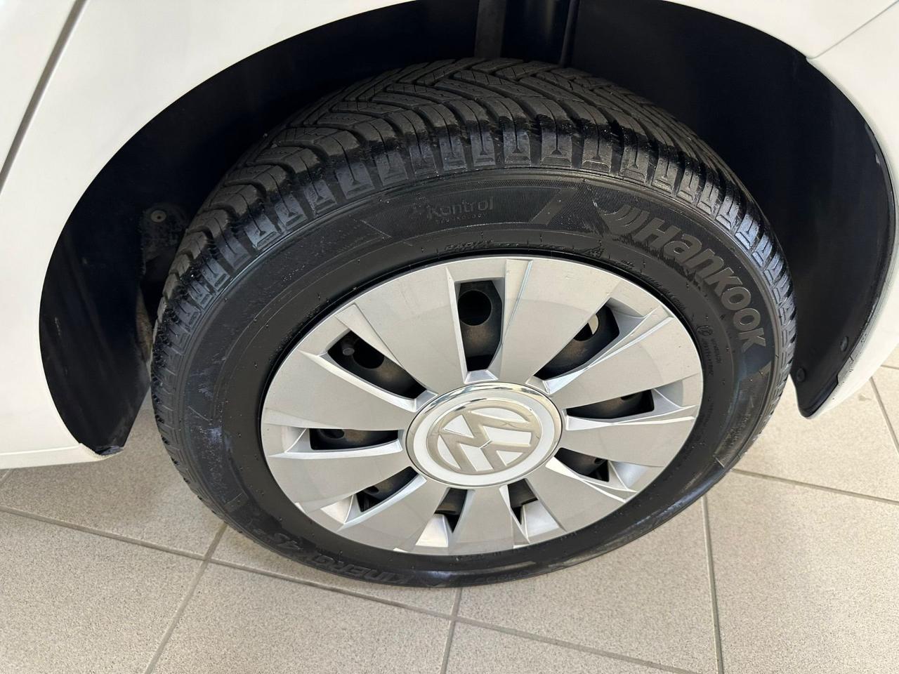 Volkswagen Volkswagen Up usata, con luci diurne
