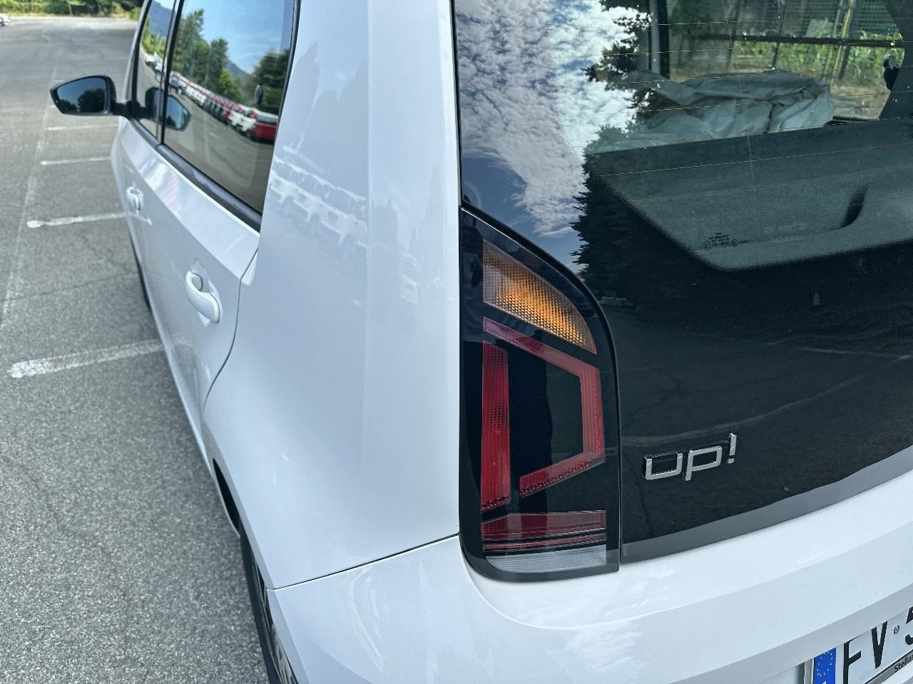 Volkswagen Volkswagen Up usata, con airbags 4