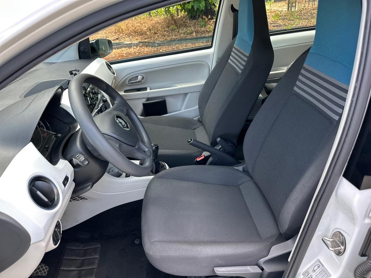 Volkswagen Volkswagen Up usata, con conness.dispositivi est.intrattenimento include ingresso aux anteriore e include porta usb anteriore