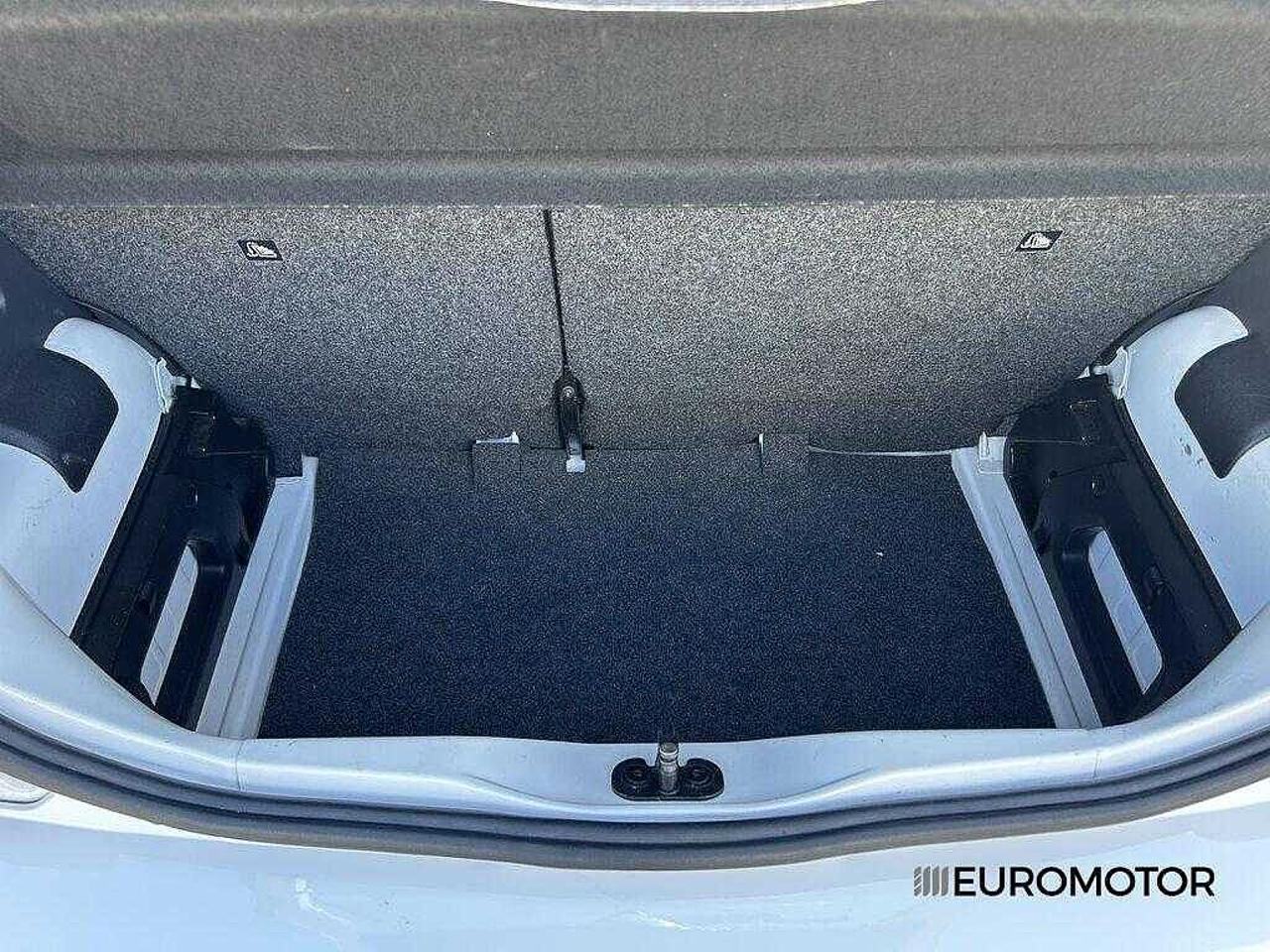 Volkswagen Volkswagen Up usata, con luci diurne a led