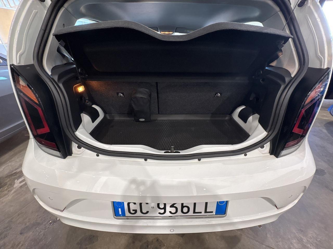 Volkswagen Volkswagen Up usata, con climatizzatore