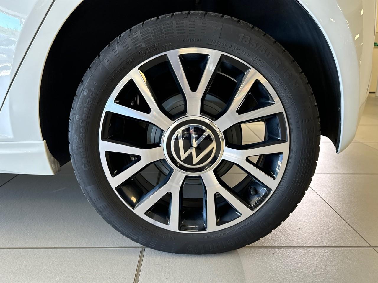 Volkswagen Volkswagen Up usata, con 2 poggiatesta sedili ant., 2 poggiatesta sedili post. , con reg. in altezza