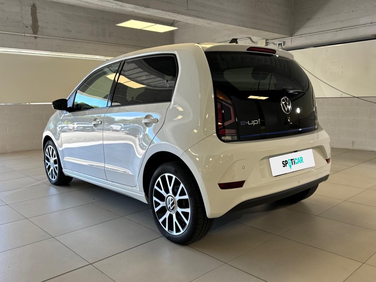 Volkswagen Volkswagen Up usata, con comando luci con sensore di oscurità manuale