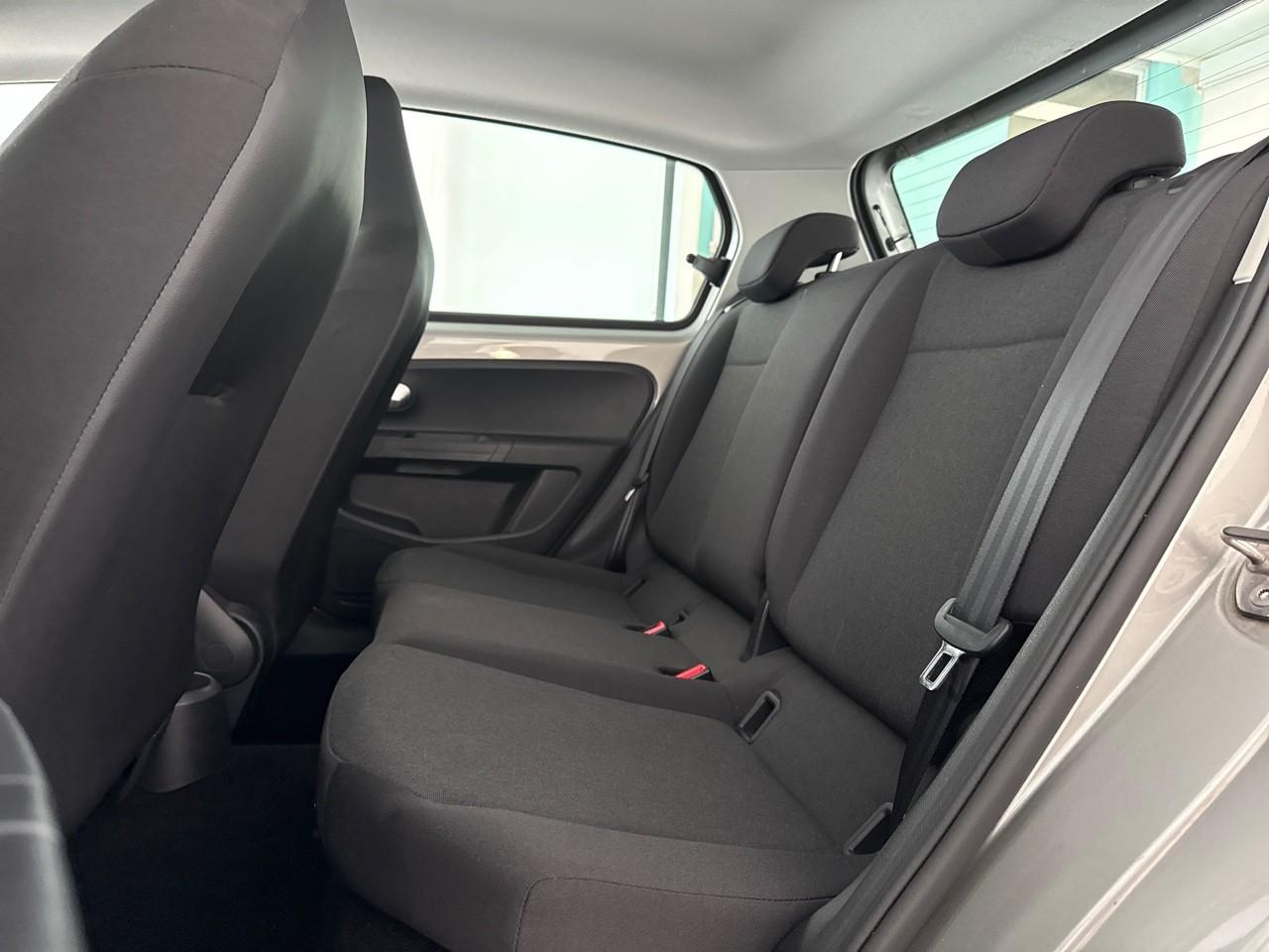 Volkswagen Volkswagen Up usata, con 2 poggiatesta sedili ant., 2 poggiatesta sedili post. , con reg. in altezza