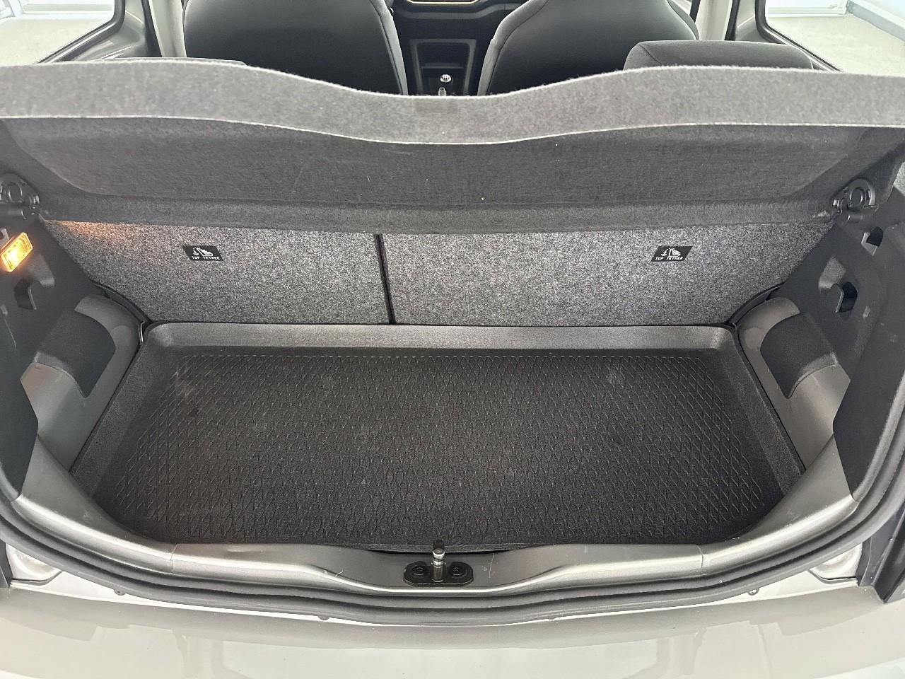 Volkswagen Volkswagen Up usata, con comandi audio al volante