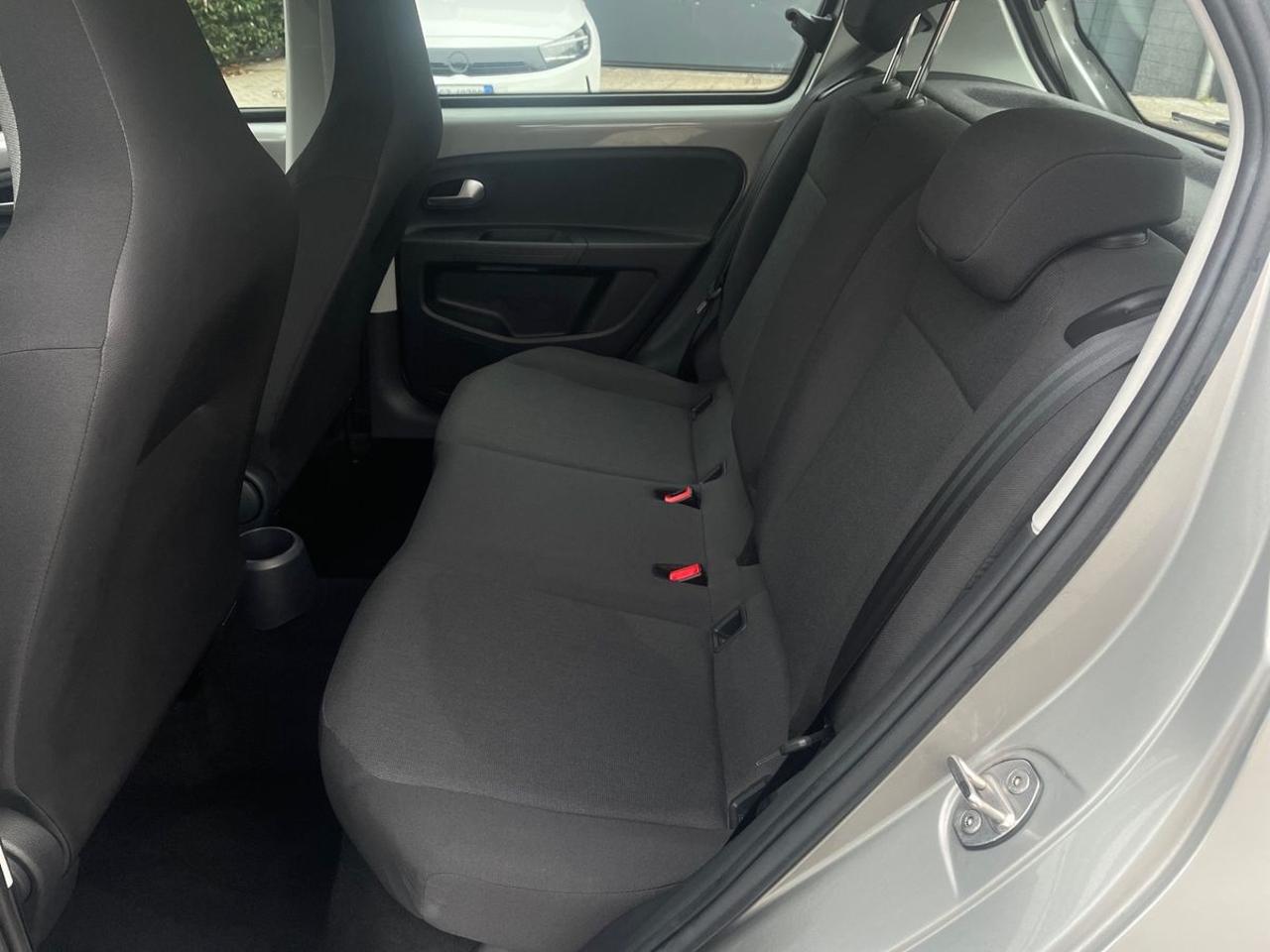 Volkswagen Volkswagen Up usata 14