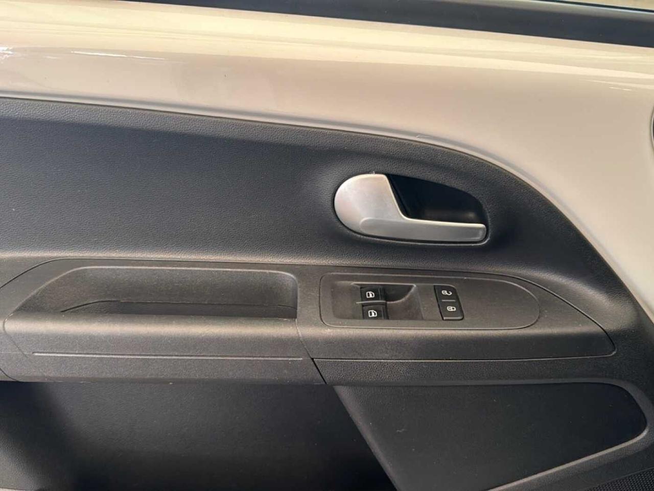 Volkswagen Volkswagen Up usata 8