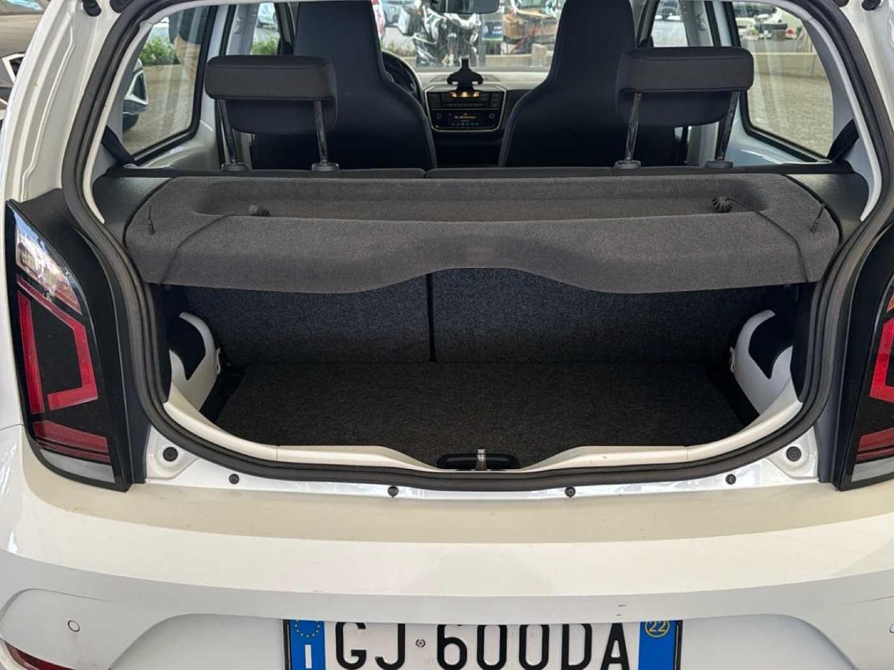 Volkswagen Volkswagen Up usata 14