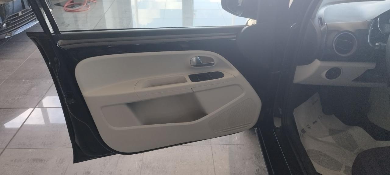 Volkswagen Volkswagen Up usata 25