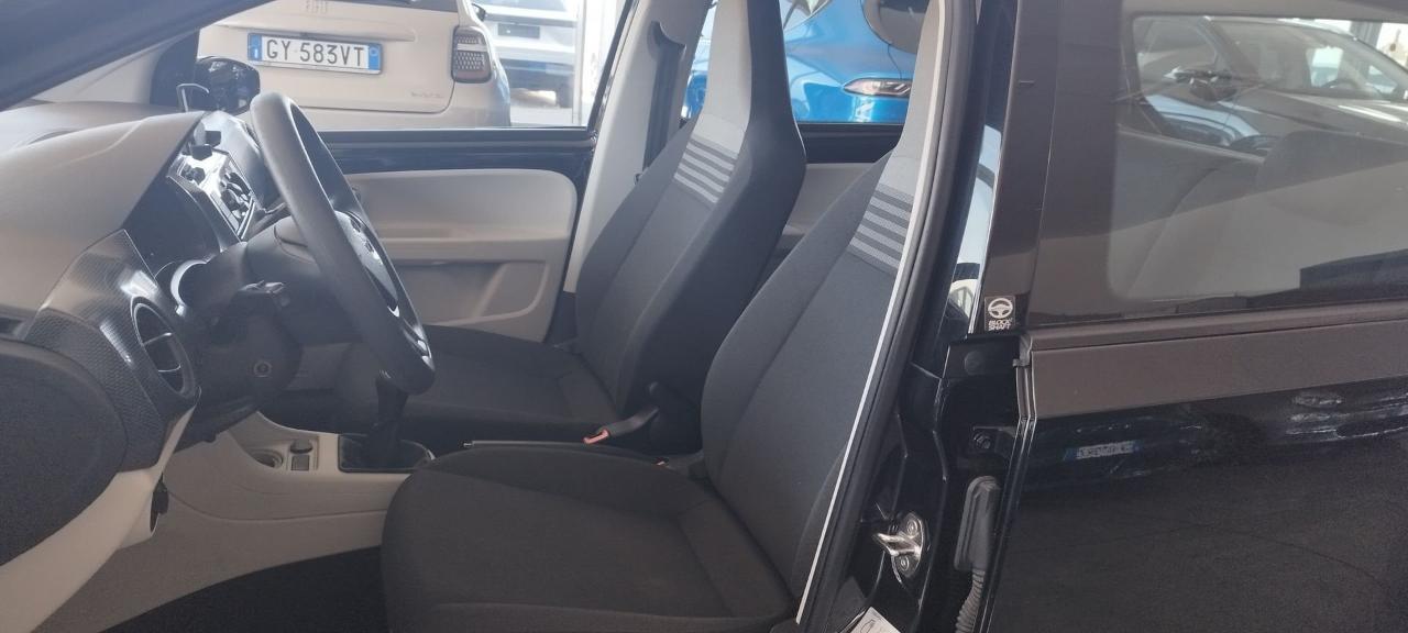 Volkswagen Volkswagen Up usata 26