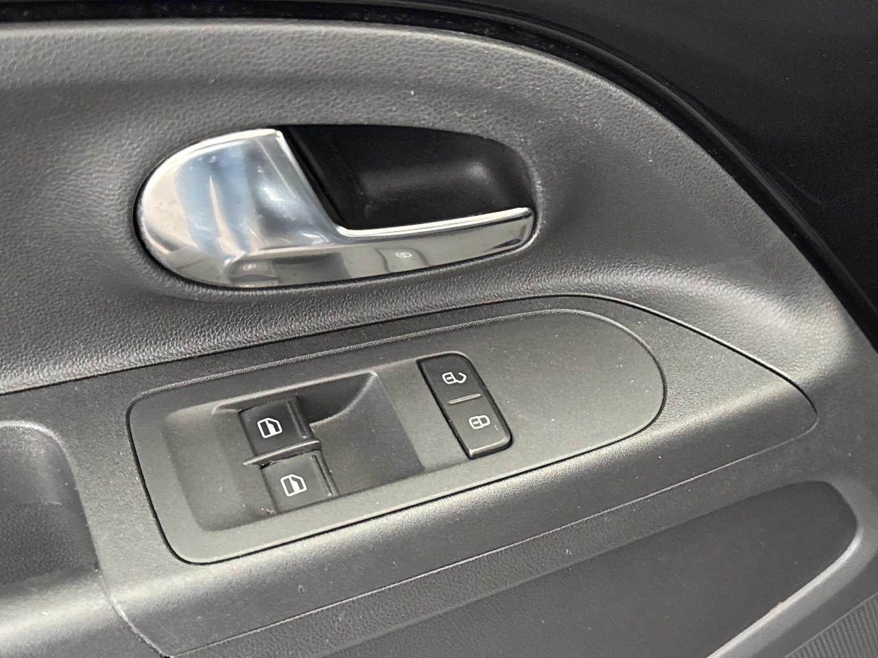 Volkswagen Volkswagen Up usata 9