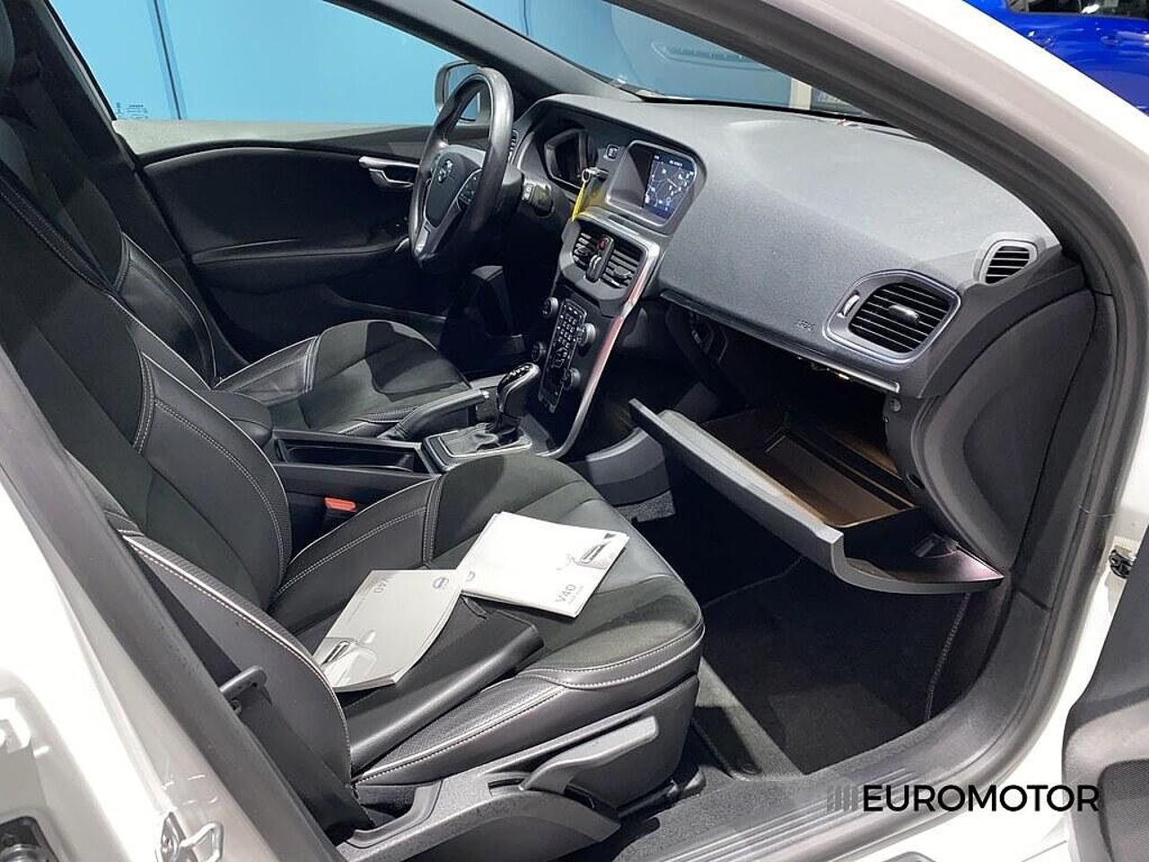 Volvo Volvo V40 usata, con interno black