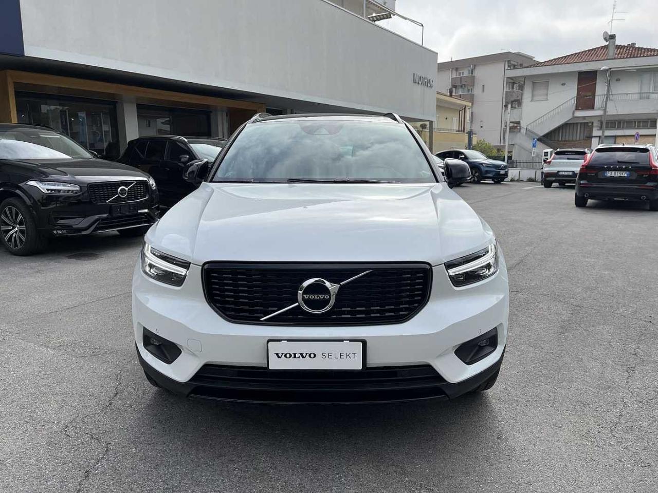 Volvo Volvo XC40 usata, con afterrun parking climate (sistema per attivare la ventilazione a motore spento per 40 minuti)