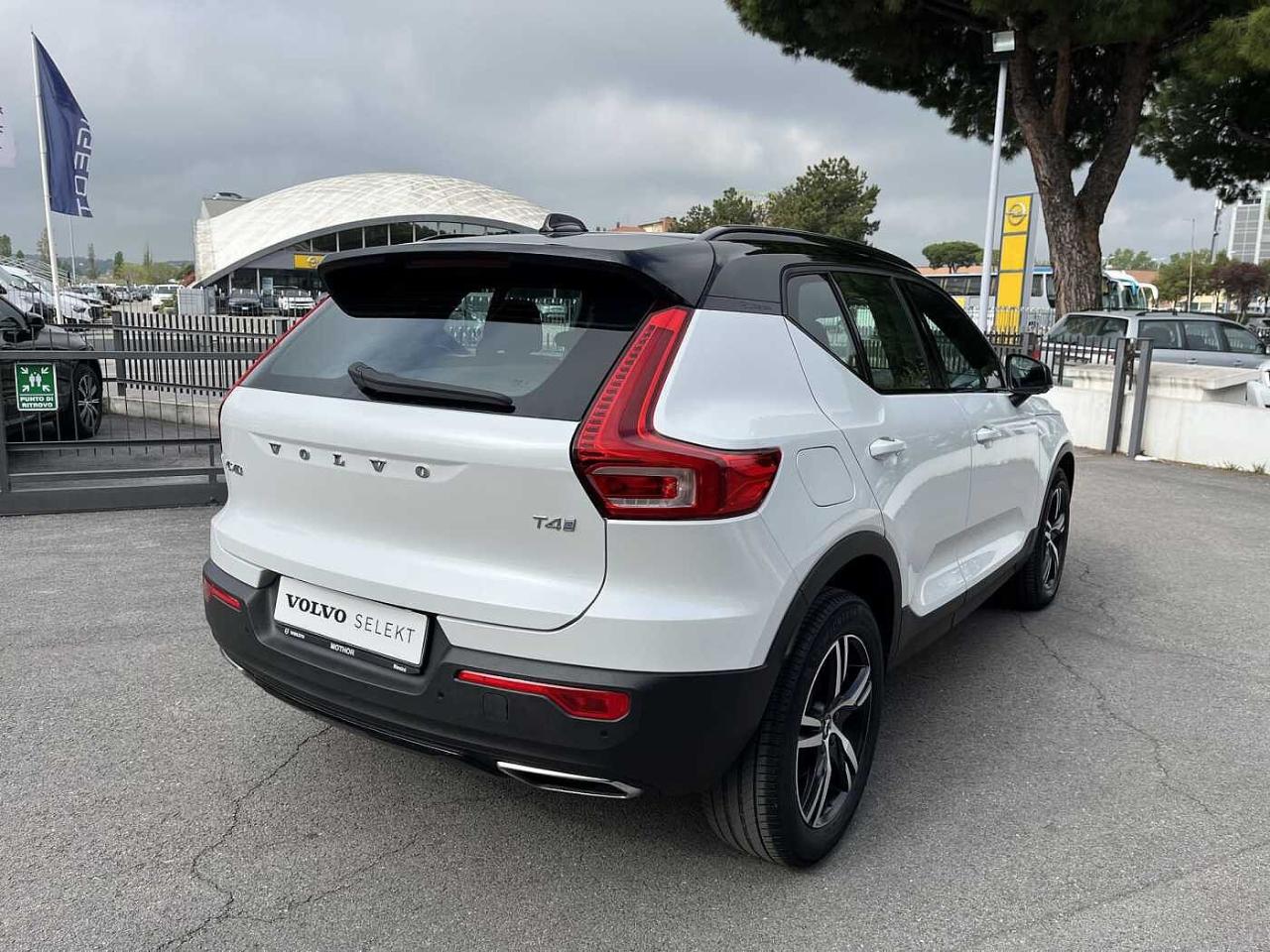 Volvo Volvo XC40 usata, con calotte specchi retrovisori esterni in nero lucido