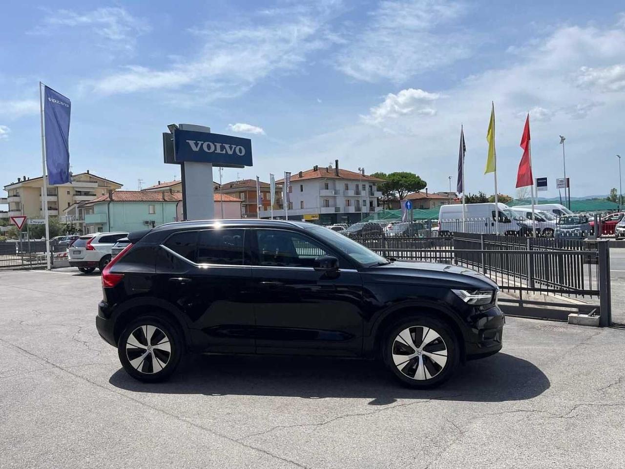 Volvo Volvo XC40 usata, con cavo di ricarica delle batterie tipo 2, mode 2 (7 mt) 2.3 kw, 10 a, m.fase con presa di  tipo schuko