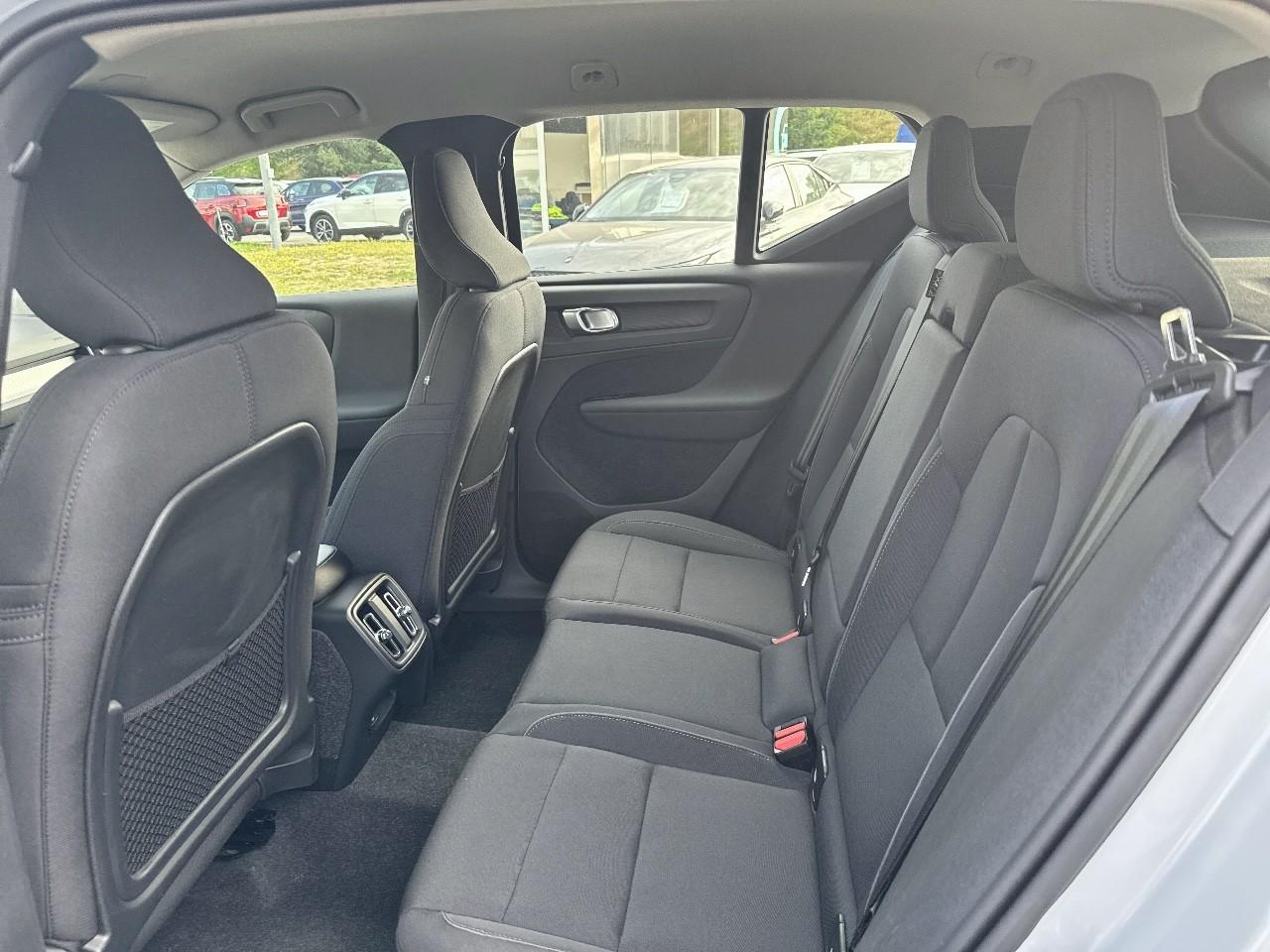 Volvo Volvo XC40 usata, con 2 poggiatesta sedili ant., 3 poggiatesta sedili post.