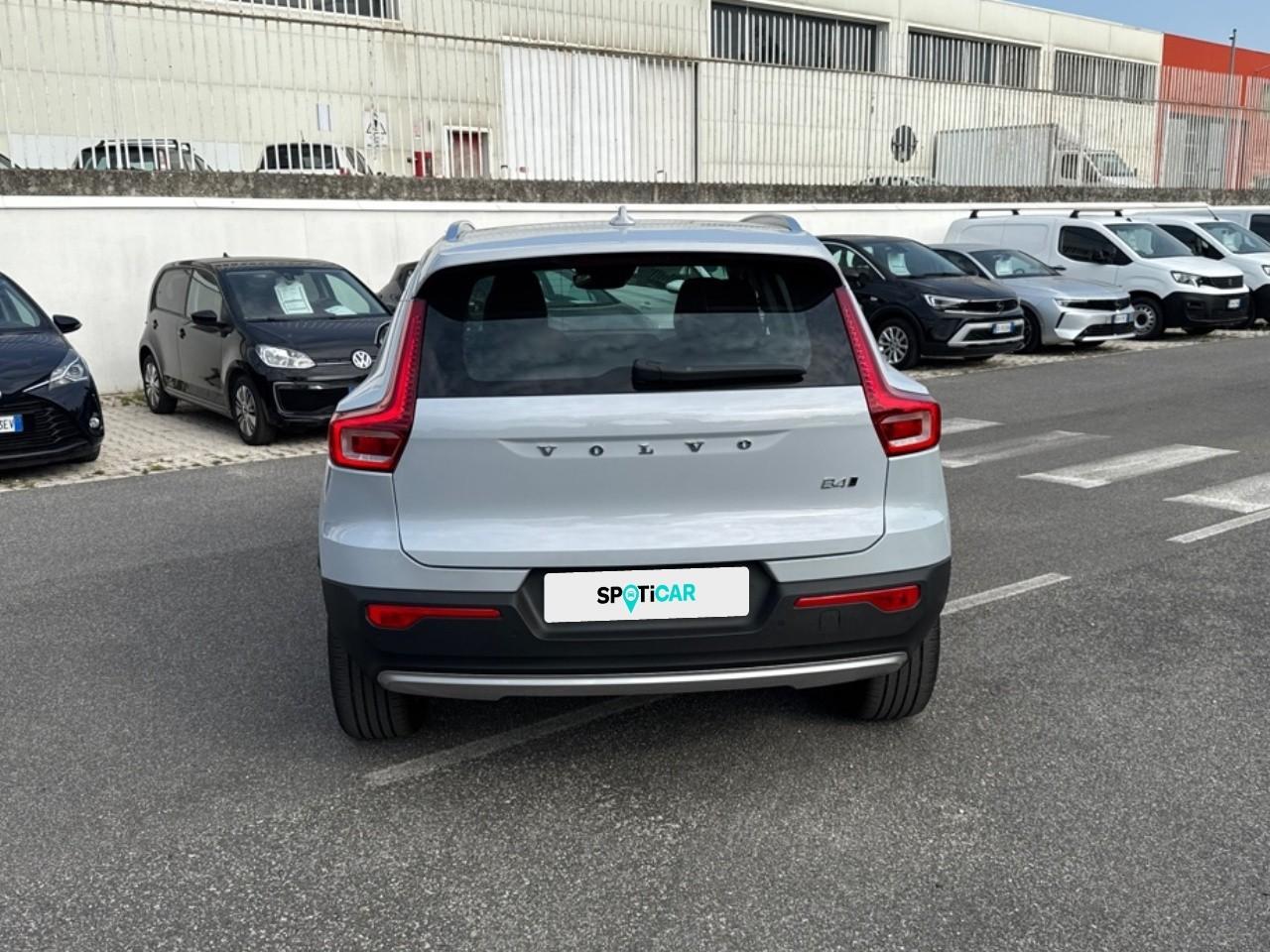 Volvo Volvo XC40 usata, con attivazione vocale include sistema audio, include comandi telefono, include comandi sistema navigazione e include comandi climatizzatore
