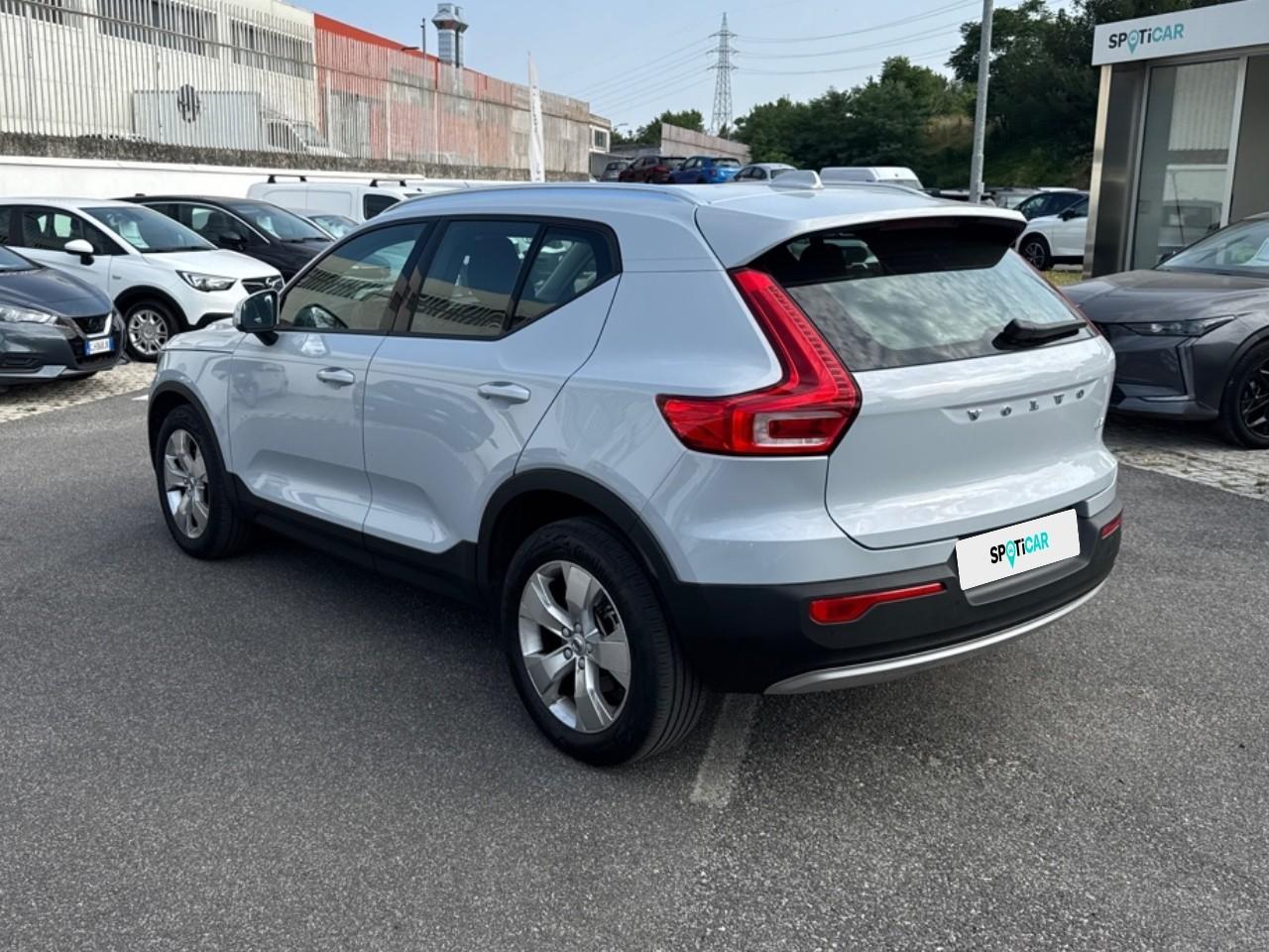 Volvo Volvo XC40 usata, con barre longitud.al tetto cromato/argento