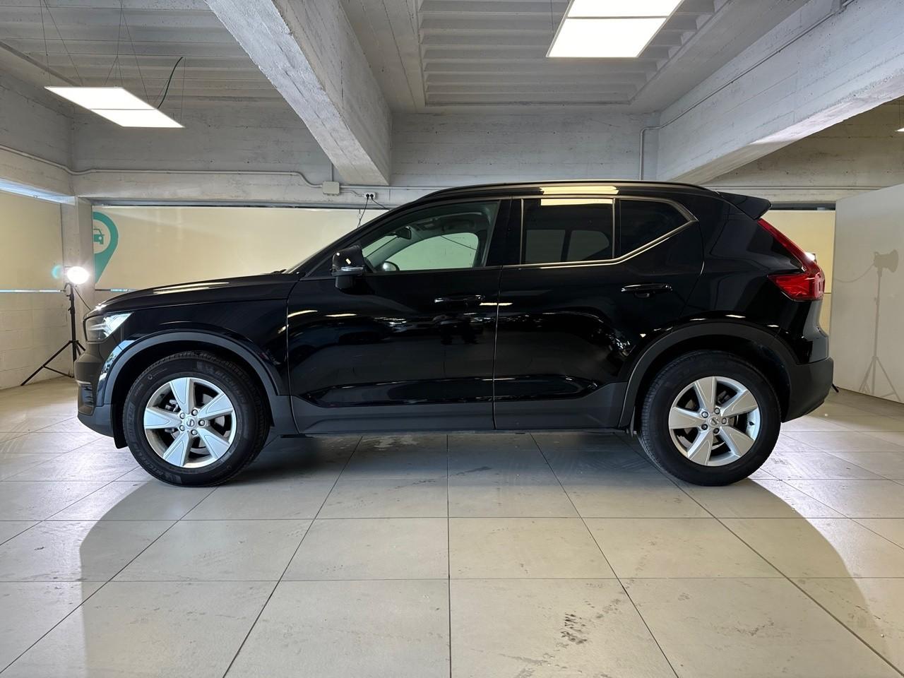 Volvo Volvo XC40 usata, con attivazione vocale include sistema audio, include comandi telefono e include comandi climatizzatore