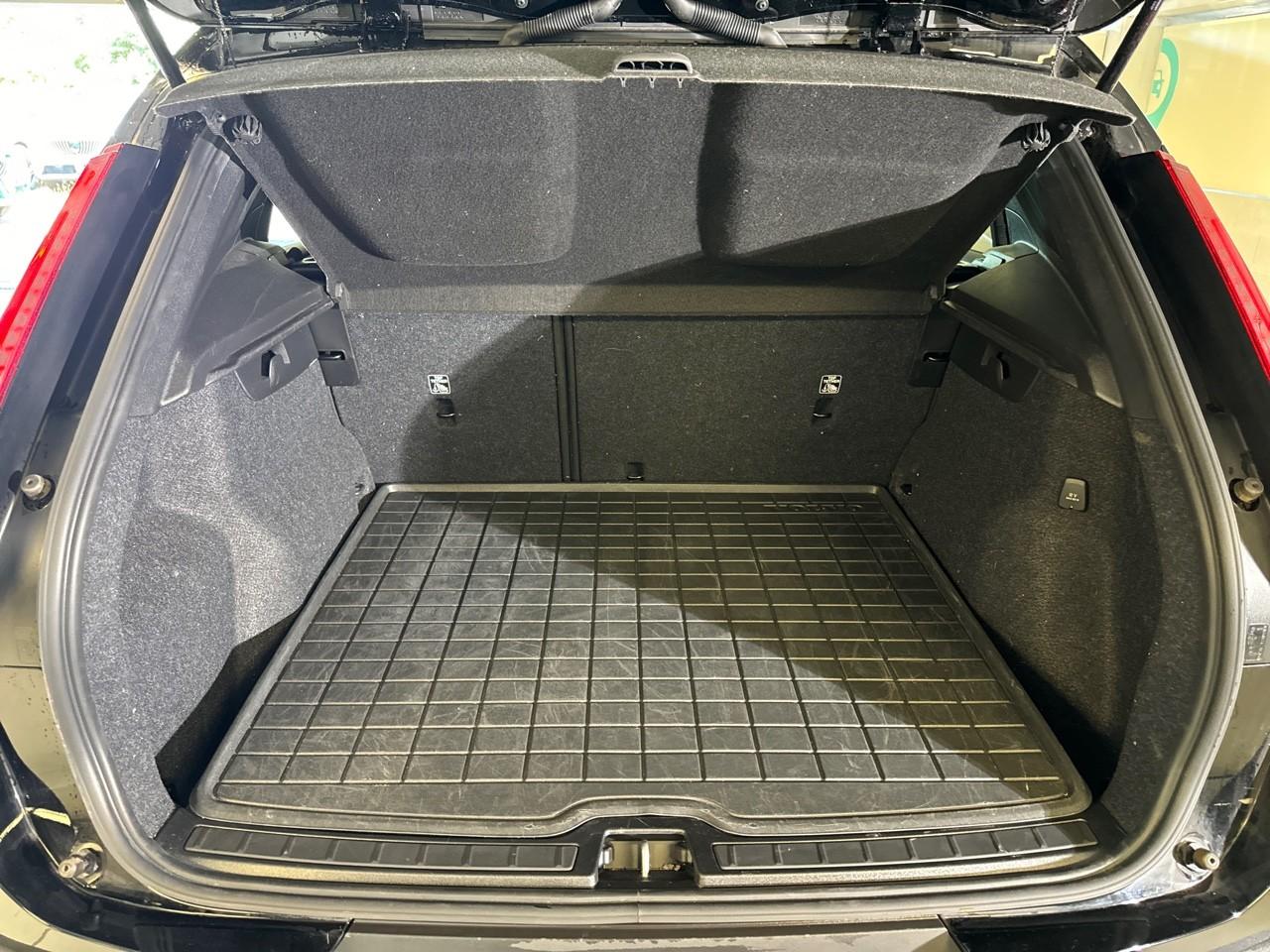 Volvo Volvo XC40 usata, con barre longitud.al tetto cromato/argento