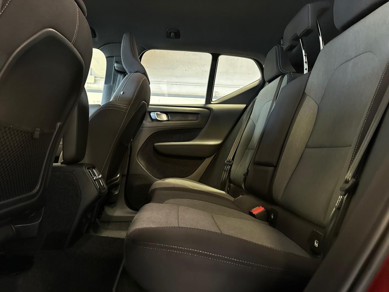 Volvo Volvo XC40 usata, con 2 poggiatesta sedili ant., 3 poggiatesta sedili post.