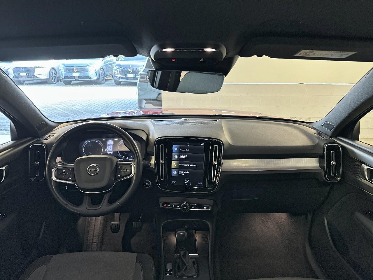 Volvo Volvo XC40 usata, con cinture sicurezza post. conducente con pretensionatori, cinture sicurezza post. passeggero con pretensionatori, cinture sicurezza post. centrale a 3 punti