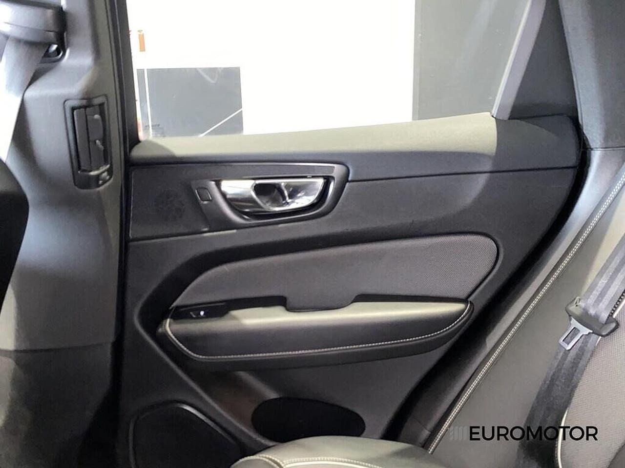 Volvo Volvo XC60 usata, con interno black
