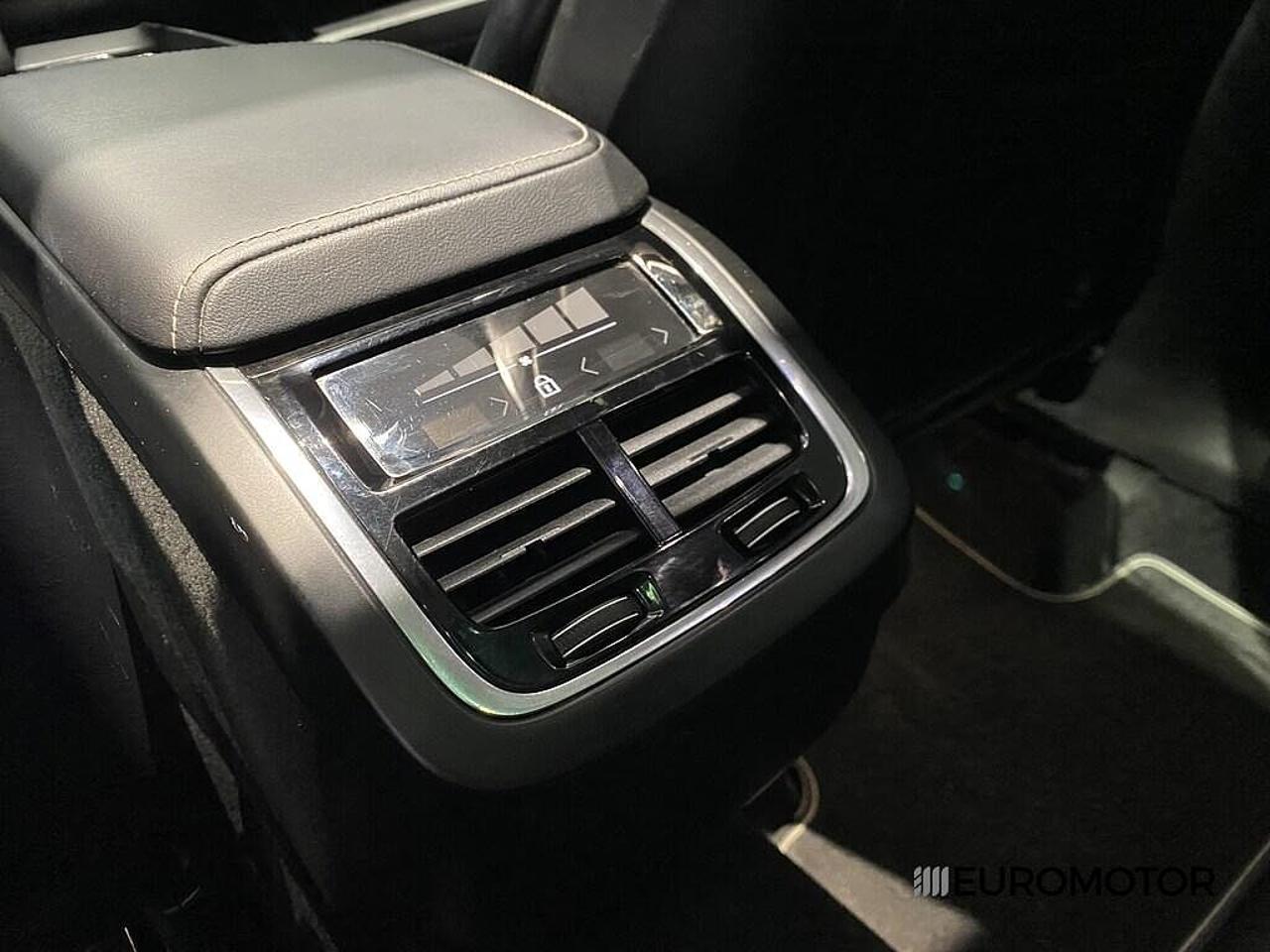 Volvo Volvo XC60 usata, con luci diurne a led
